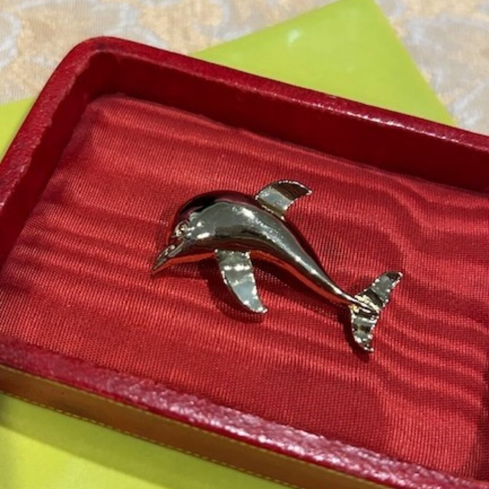 🏖️GERRY’S Dolphin Gold Tone BROOCH
